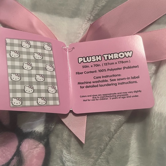 NWT Hello Kitty Plush Throw - Picture 5 of 6